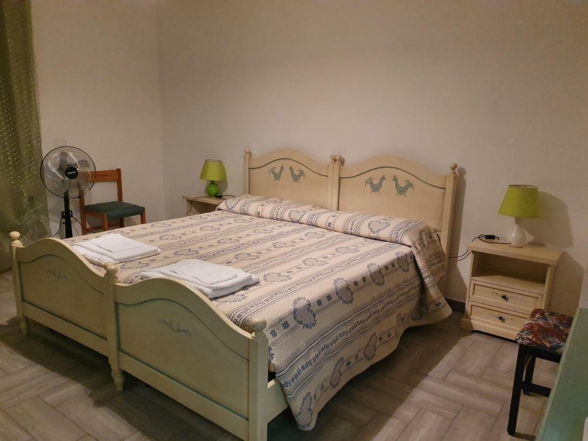 贝尔达隆加住宿加早餐旅馆 Ghilarza 外观 照片